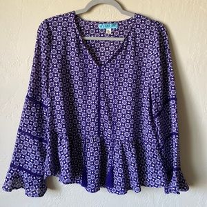 Francesca’s bell sleeve flowy v-neck blouse